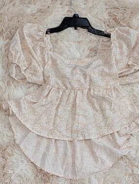NWT, Khaki Floral, Short Sleeve, Flowy, Tie Back Top - Ladies Jr Size Large